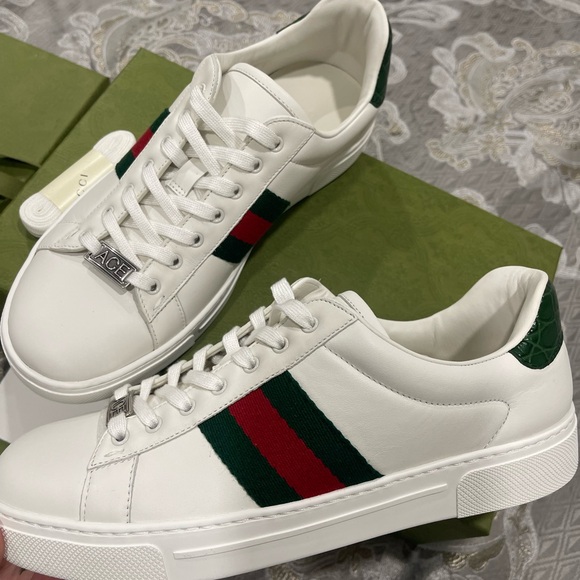 Gucci White Sneakers with Green and Red Accents - Picture 5 of 6